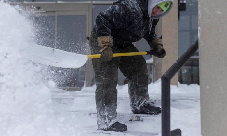 Blizzard strikes US Midwest, cancelling flights and disrupting presidential campaign