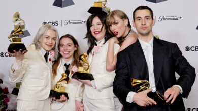 Why Did Taylor Swift Keep Trying to Put Her Grammy on People’s Heads?