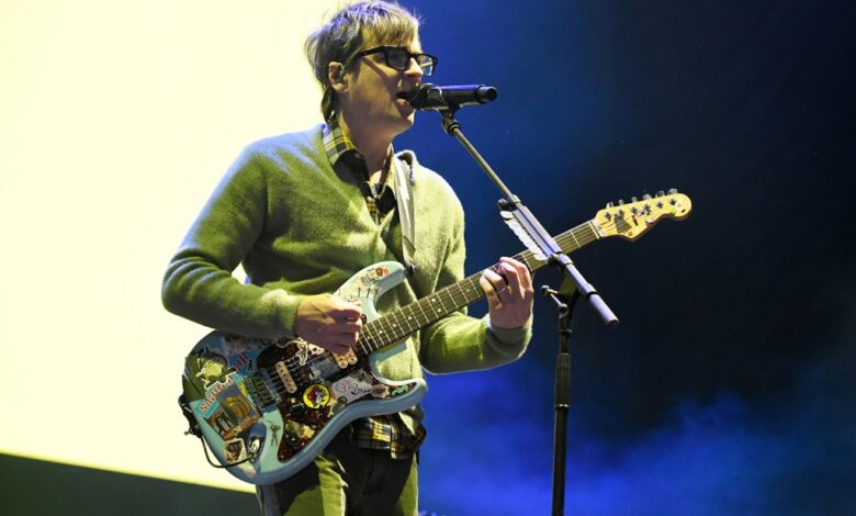 Weezer Teaming With Flaming Lips, Dinosaur Jr. For ‘Voyage to the Blue Planet’ 2024 North American Arena Tour