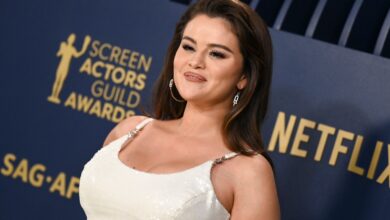 Selena Gomez Proves the Flipped-Out Bob Is the Best Way to Grow Out Short Hair