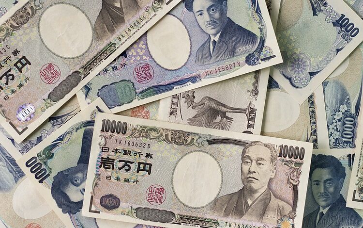Japanese Yen advances to over two-week high against USD ahead of US NFP