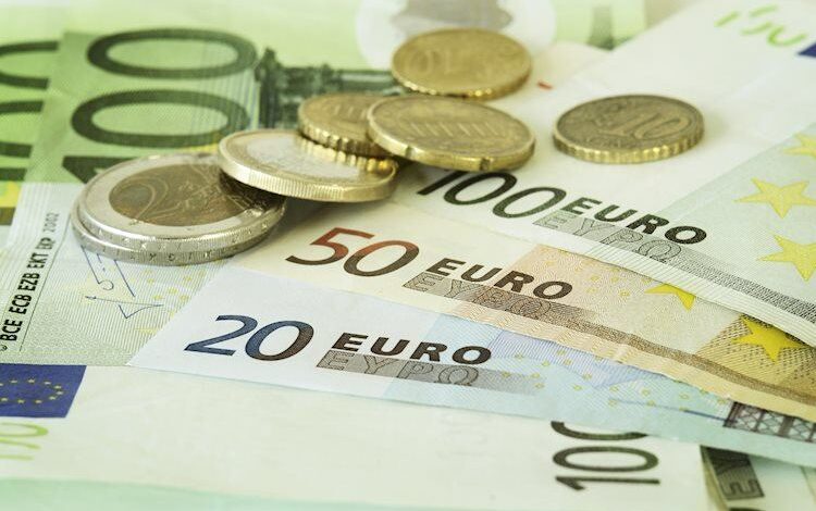 EUR/USD holds above 1.0700 on weaker US Dollar, upbeat Eurozone PMI