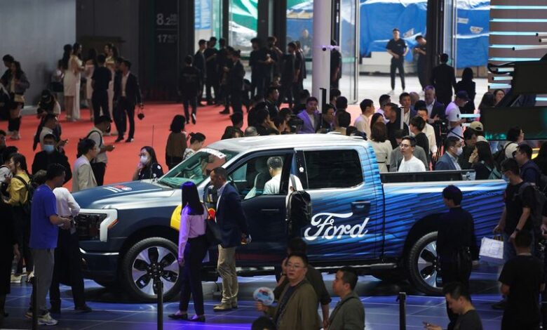Ford profit beats on commercial sales; EVs still dragging