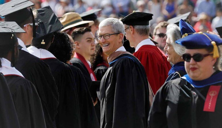 I’m a Business Professor: Here Are 8 Lessons From Commencement Speeches I Will Never Forget