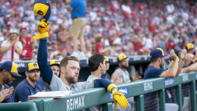 Rhys Hoskins has an eventful return to Philadelphia with a standing ovation and home run