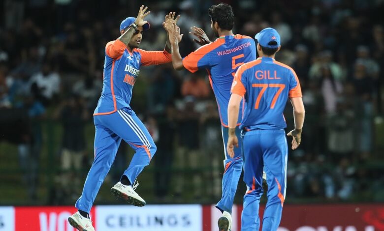 India beat Sri-Lanka in a thrilling super over and win series 3-0