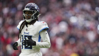 Titans’ DeAndre Hopkins Avoids Surgery on Knee Injury; Will Miss ‘Several Weeks’