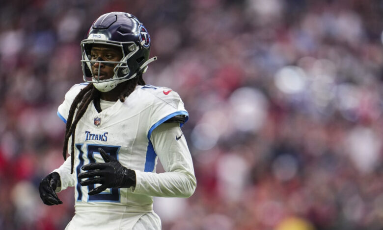 Titans’ DeAndre Hopkins Avoids Surgery on Knee Injury; Will Miss ‘Several Weeks’