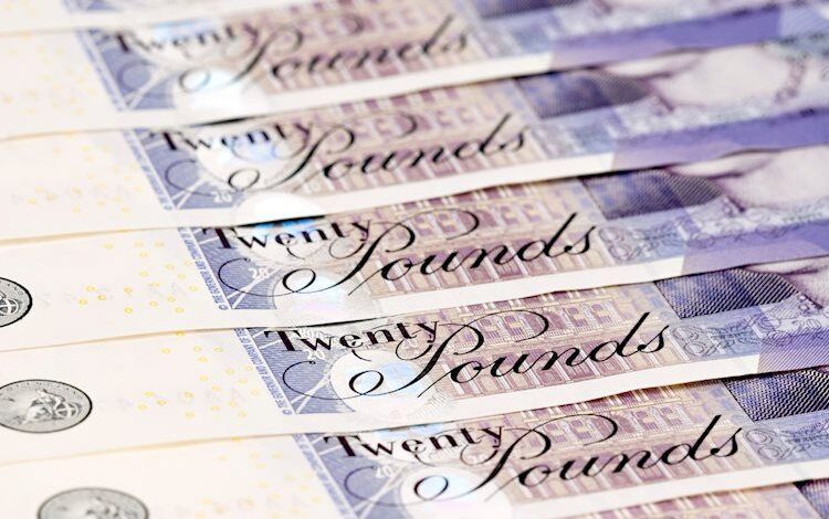 GBP/USD trims losses but ends the week lower