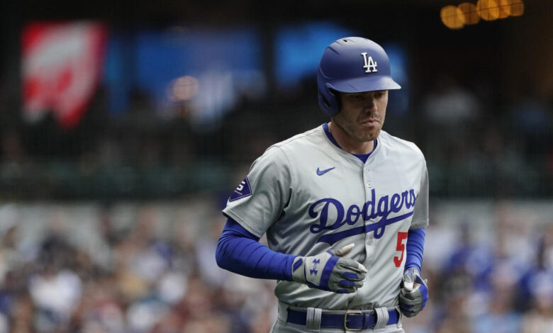 Dodgers All-Star Freddie Freeman has fractured finger on right hand, will play through it