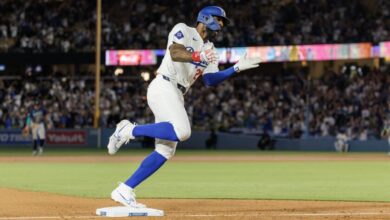 Jason Heyward’s pinch-hit, three-run homer lifts Dodgers past Mariners