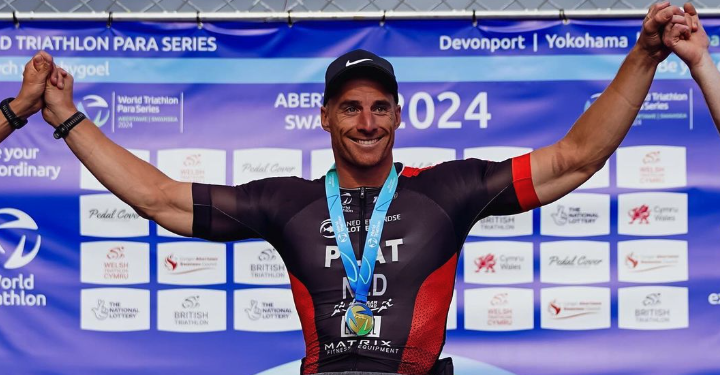 Three times in a row: Jetze Plat wins Paralympic Triathlon Paris