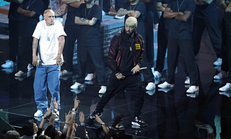 Eminem Calls Back to Platinum-Blond Slim Shady Era With “Houdini” VMAs Performance