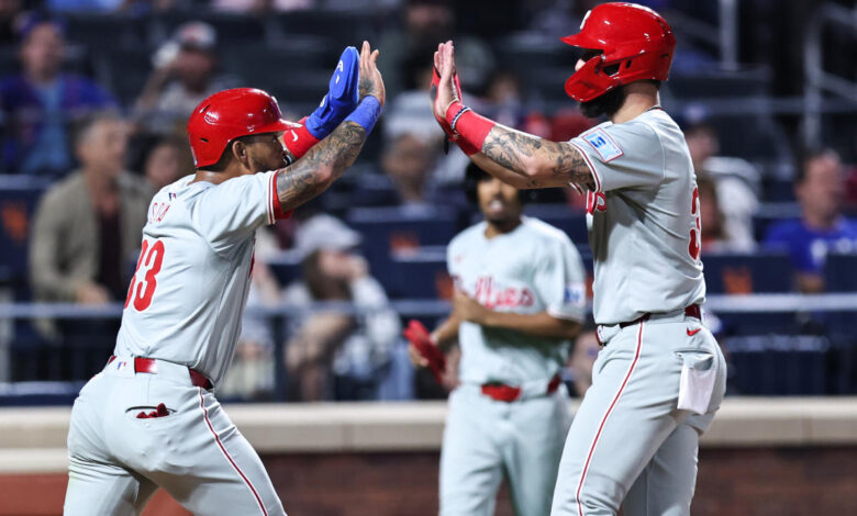 Phillies punch ticket to postseason by clobbering Mets