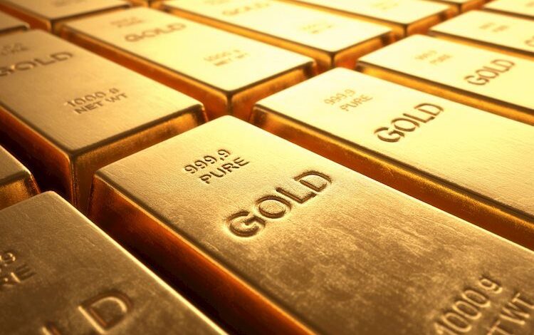 Gold records all-time high, surpasses $2,600