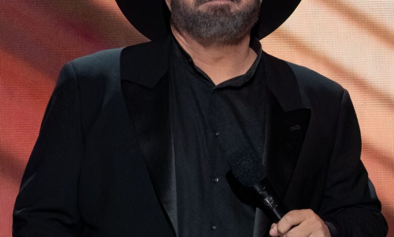 Garth Brooks’ rape accuser releases message in attempt to prove he ‘pressured’ her to sext him