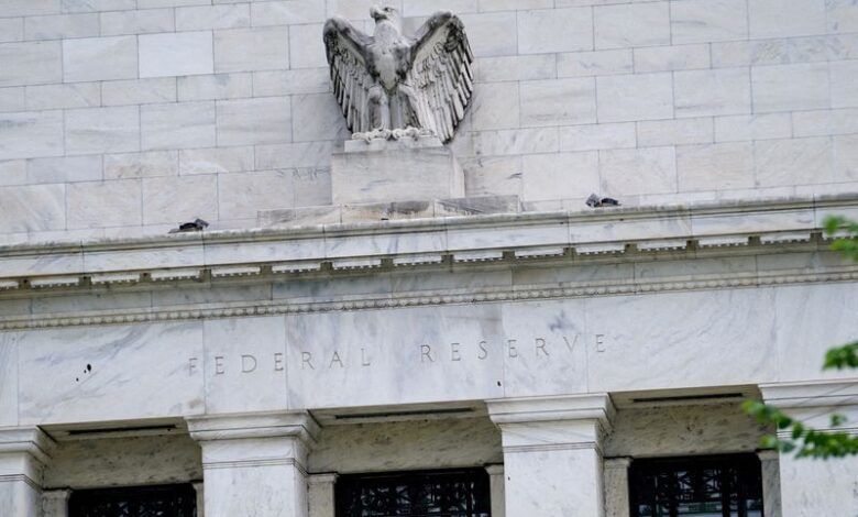 Fed seen cutting rates gradually to 3.5% by mid-2025