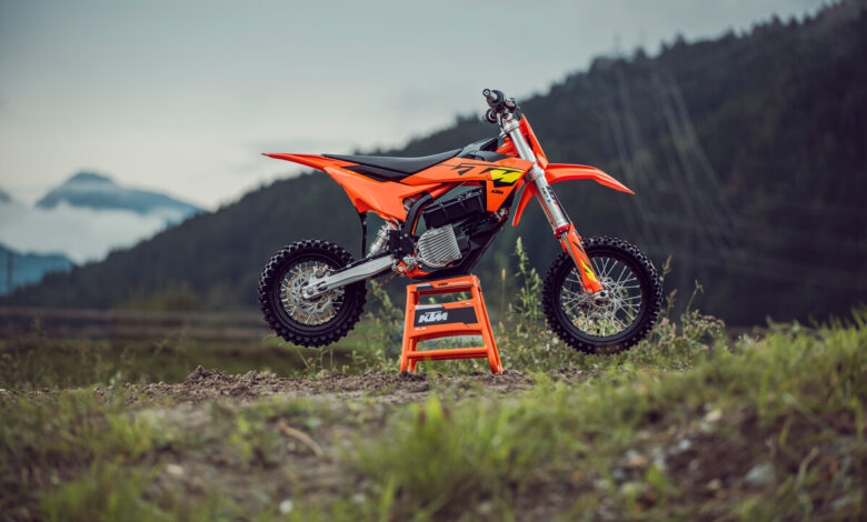 Discover the Buzz of the 2025 KTM SX-E!