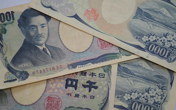 Japanese Yen surrenders intraday gains, hangs near its lowest level since August against USD