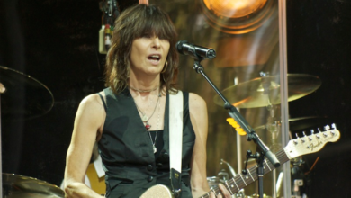 Chrissie Hynde of The Pretenders Asks Front-Row Fans to Move Out of the Way