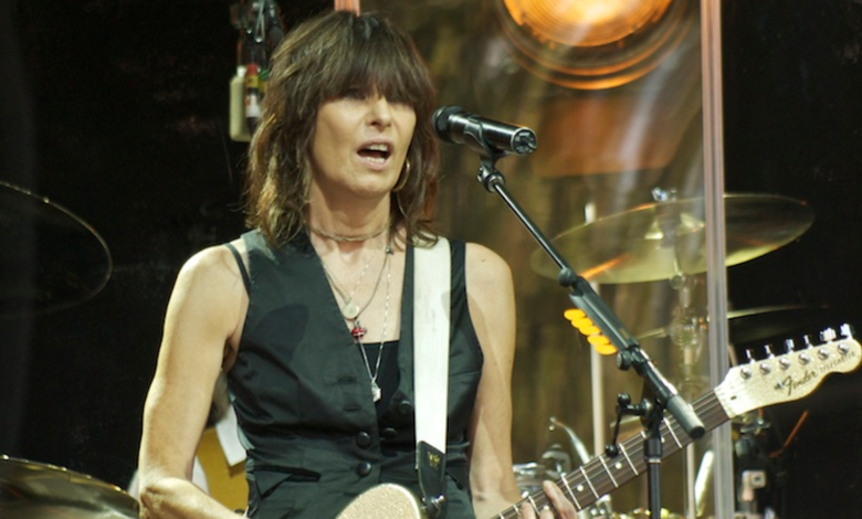 Chrissie Hynde of The Pretenders Asks Front-Row Fans to Move Out of the Way