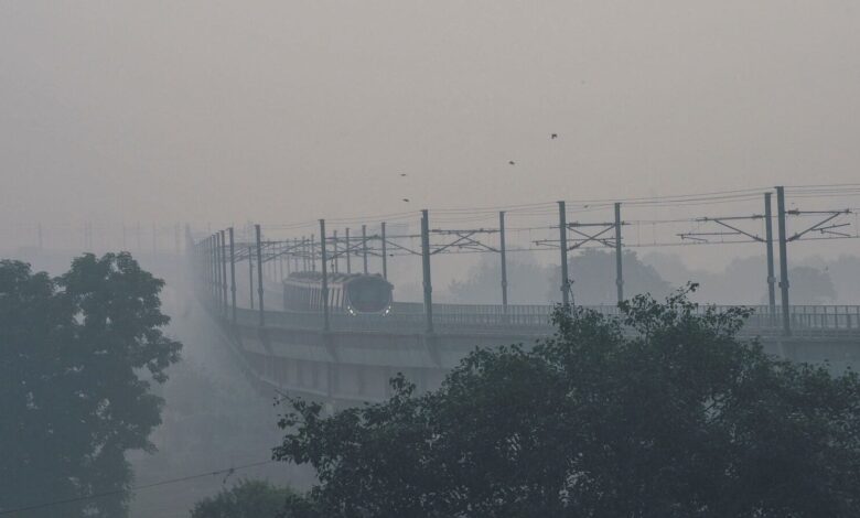 Delhi air pollution: From Anand Vihar to Kalkaji AQI ‘very poor’ at 385, smog descends over capital | Watch videos