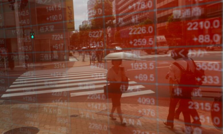 Asian stocks mixed, dollar drifts before megacap earnings, jobs data