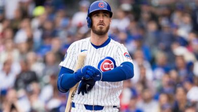 Cody Bellinger free agency: Cubs outfielder picks up player option to remain in Chicago, per report