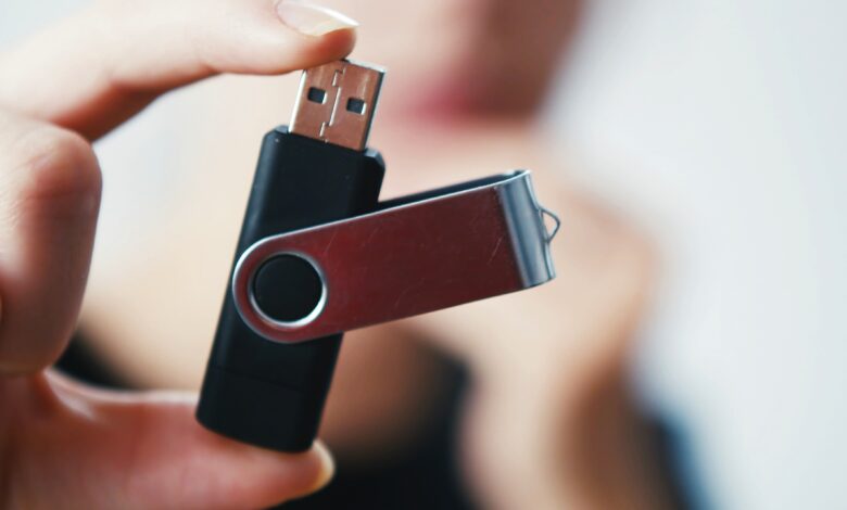 You’re using your USB flash drive wrong. Do this instead