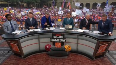 Lee Corso Applauded for Comforting Tearful Kirk Herbstreit While ESPN Honored His Dog