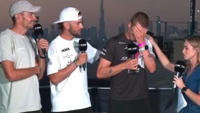 [VIDEO] The difficult part of triathlon at the highest level: Sam Long bursts into tears and is comforted by Jan Frodeno and Sam Laidlow