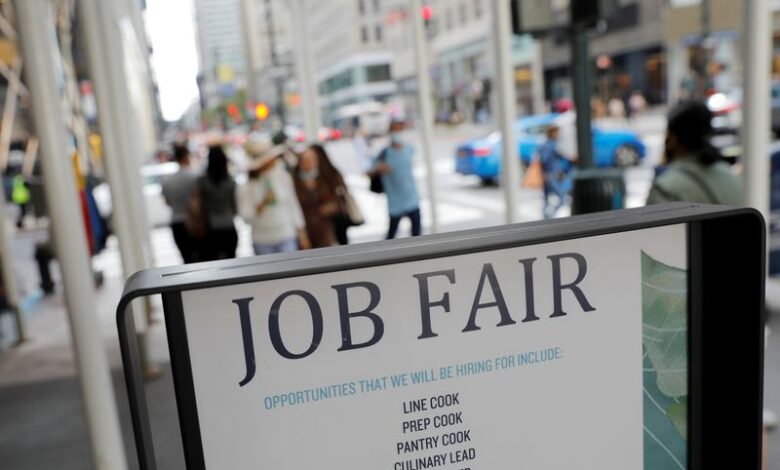 US weekly jobless claims decline further