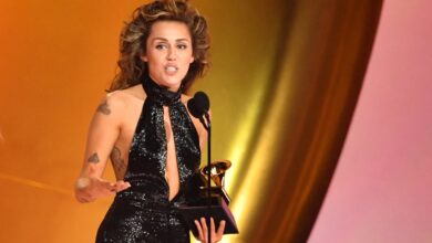 Miley Cyrus calls out mom Tish over controversial pole performance u2013 NBC Los Angeles