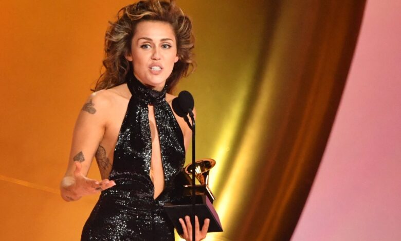 Miley Cyrus calls out mom Tish over controversial pole performance u2013 NBC Los Angeles