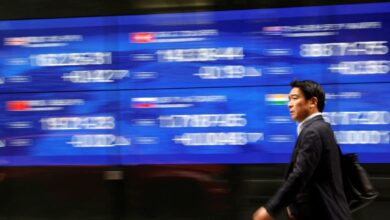 Asian stocks climb on Wall Street lead; yuan, euro sag