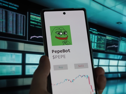 PEPE eyes bounce amid Binance.US listing, whale accumulation