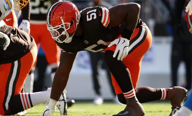 NFL news roundup: Browns activate DT Mike Hall Jr. (knee) from injured reserve; Dolphins waive QB Skylar Thompson                          Dec 14, 202…