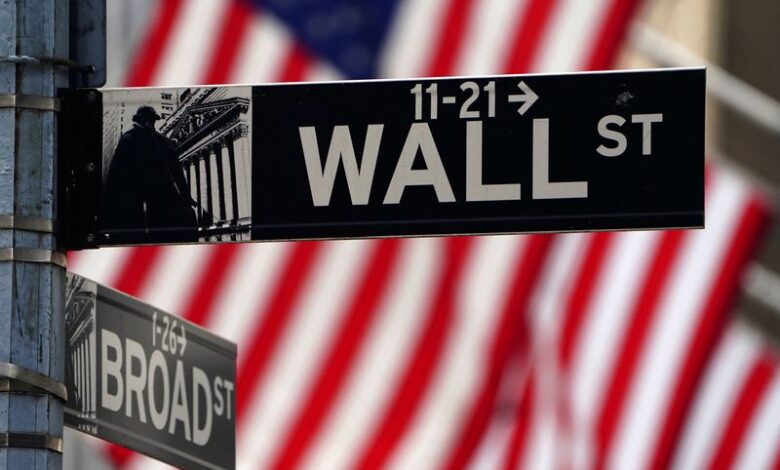 Wall Street ends lower, capping a banner year