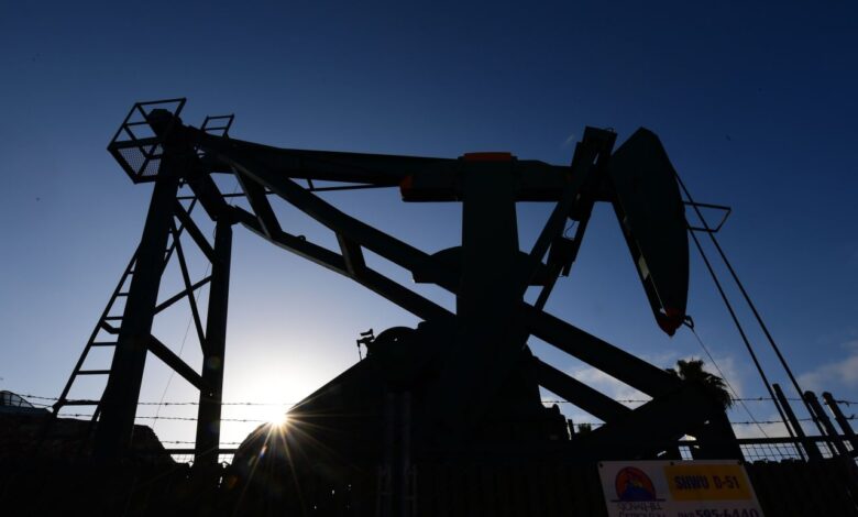 Oil prices score a 4th straight weekly gain on supply fears