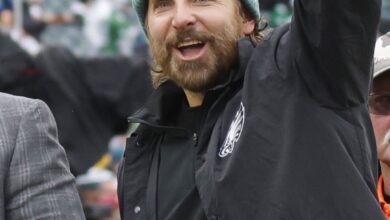 Bradley Cooper and Daughter Lea Cheer Philadelphia Eagles on to the Super Bowl