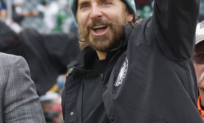 Bradley Cooper and Daughter Lea Cheer Philadelphia Eagles on to the Super Bowl