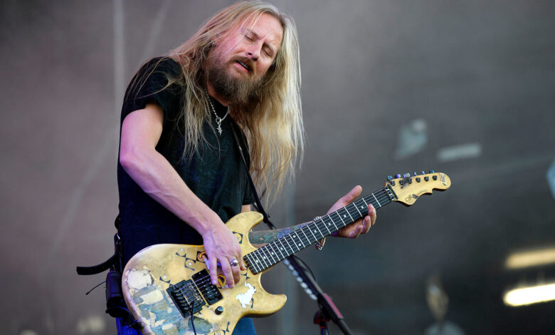 “I acted the way I did because a guitar that Eddie Van Halen gave me went missing for 18 years… I’m very happy to say I cried wolf” Jerry Cantrell on what really happened when his ‘Blue Dress’ G&L went missing last year