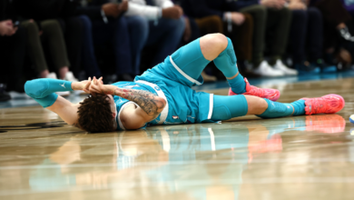 LaMelo Ball injury: Hornets star rolls ankle, exits game after awkward collision vs. Lakers