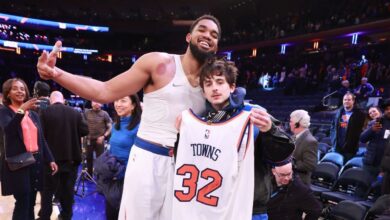 Karl-Anthony Towns gifts Timothée Chalamet jersey after Knicks win