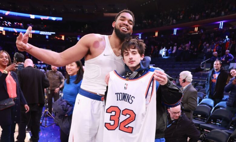 Karl-Anthony Towns gifts Timothée Chalamet jersey after Knicks win