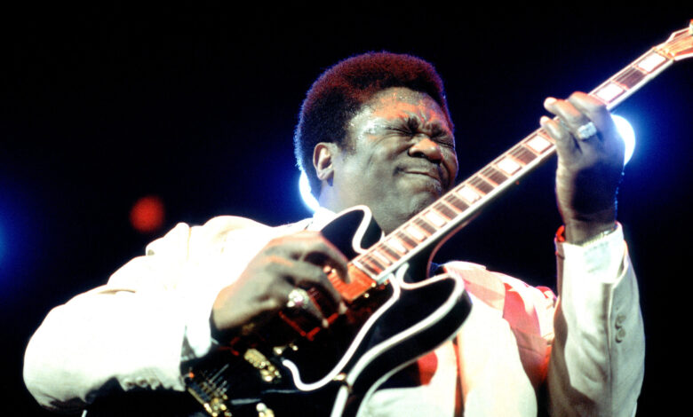 It’s a soloing strategy that T-Bone Walker, B.B. King and Albert King all used, and will instantly make your blues solos sound more pro – learn parallel pentatonics and you will set your playing free