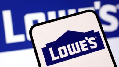 Lowe’s forecasts muted annual profit on uncertain economy, cautious spending