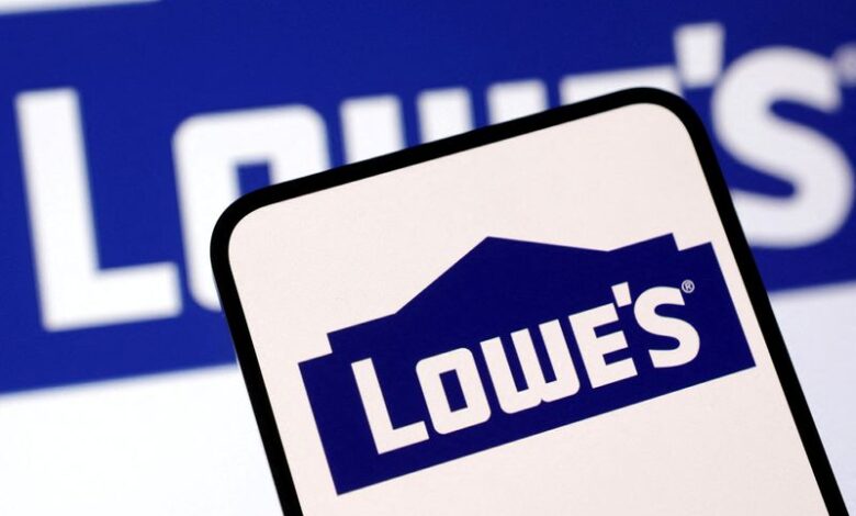 Lowe’s forecasts muted annual profit on uncertain economy, cautious spending