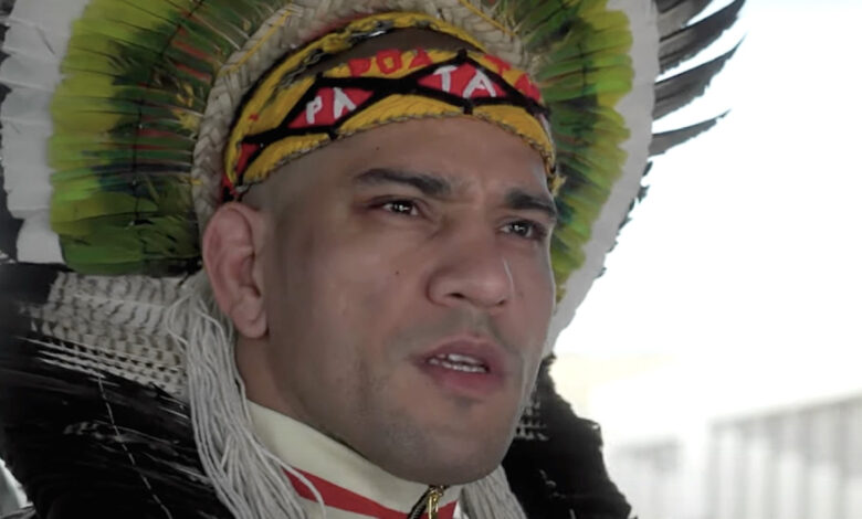 UFC 313 Embedded, Episode 2: Alex Pereira gets a special headdress