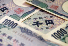 Yen steady, dollar dithers as traders await BOJ, Fed decisions